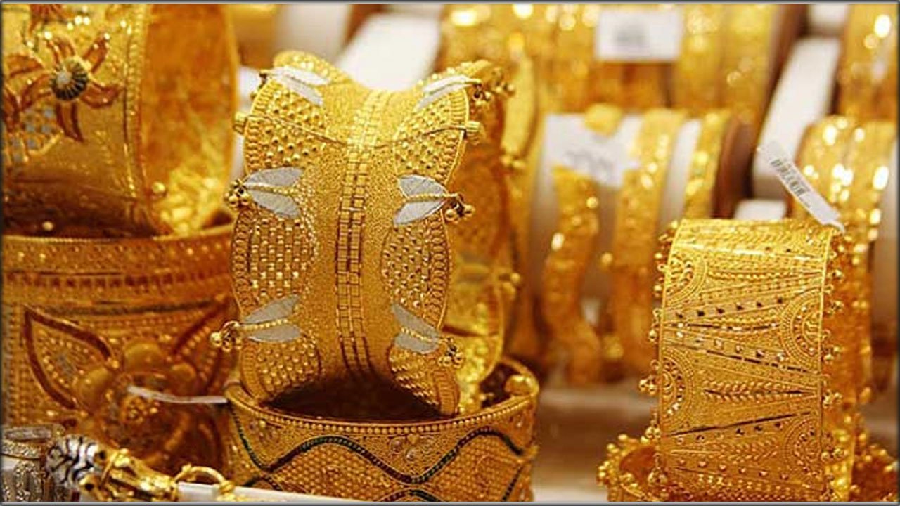 Gold price reduced by Tk840 per bhori